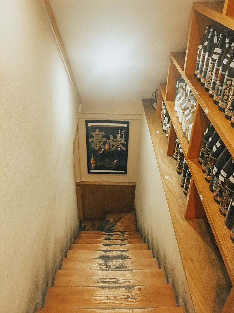 lối dẫn xuống hầm